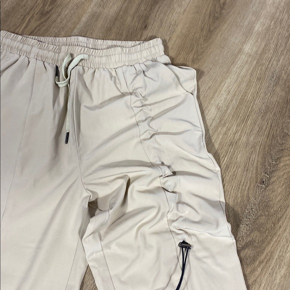 Lightweight beige jogger pants size small - Picture 5 of 7